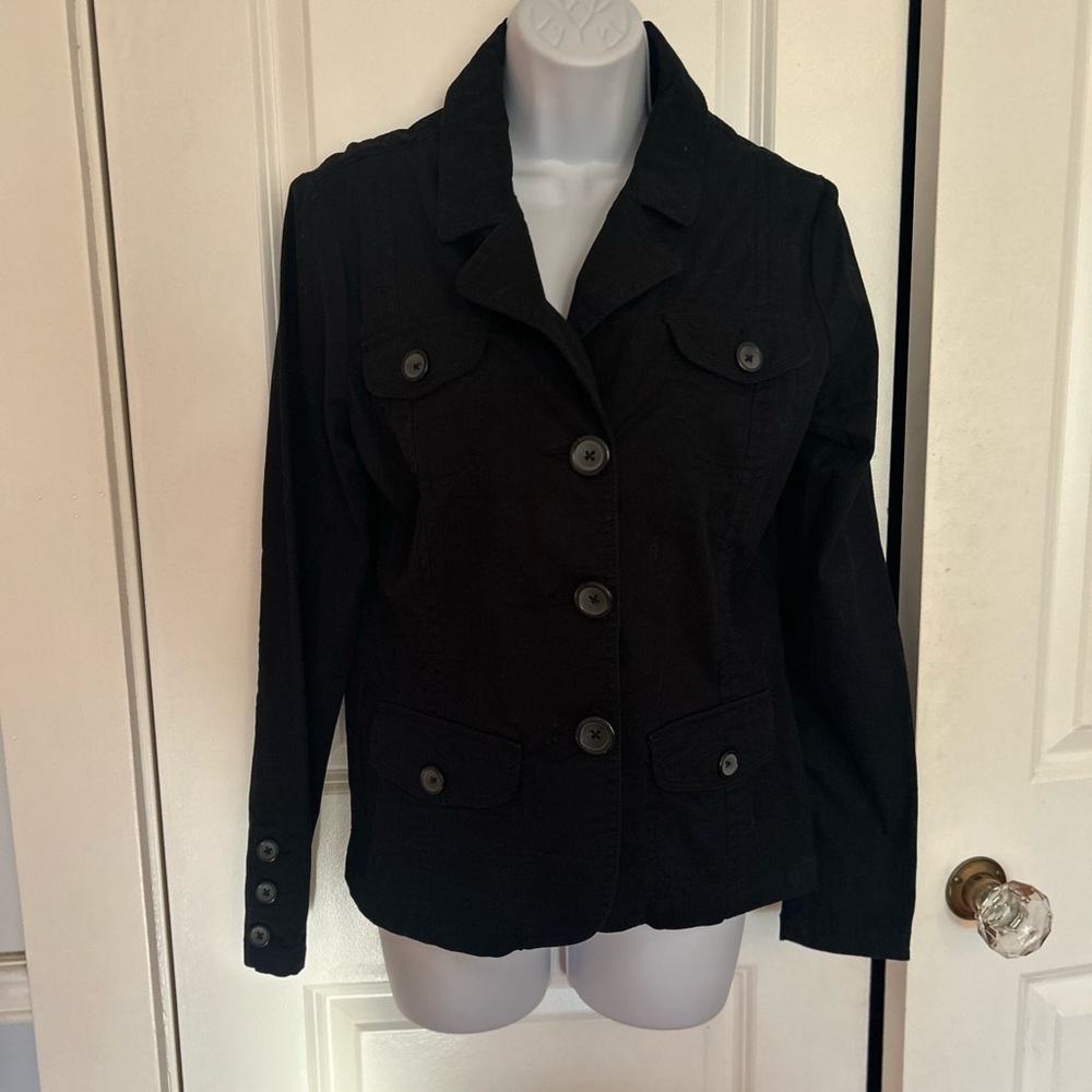 Chic Black Women's Buttoned Blazer